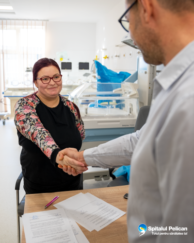 Asociatia medicala Pelican i-a oferit un cadou lui Victor, baietelul a carui viata a fost salvata in urma ingrijirii specializate in sectia de NEONATOLOGIE