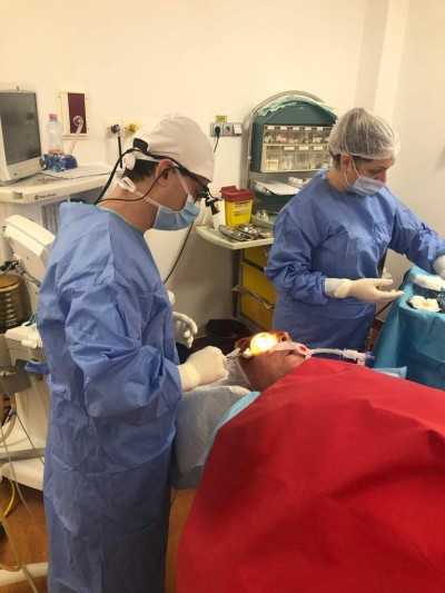 CHIRURGIE MAXILO-FACIALA: Interventie speciala pentru un pacient cu forma agresiva de cancer de orbita la ochiul drept