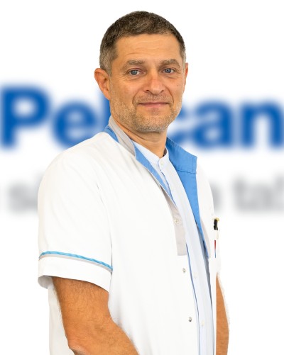 Dr. CRACIUN ADRIAN, medic primar pediatru, medic specialist ATI-Pediatrie: “In ceea ce priveste riscul anestezic, nu exista un risc suplimentar pentru copil fata de chirurgia clasica sau laparoscopica”