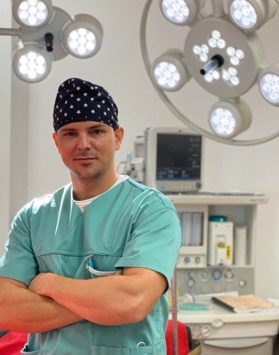 CHIRURGIE PLASTICA: Augmentarea mamara cu implanturi anatomice.  Pacienta: „Mi-a placut profesionalismul si implicarea fiecarui om de la SPITALUL PELICAN. A fost exact ceea ce mi-am dorit”