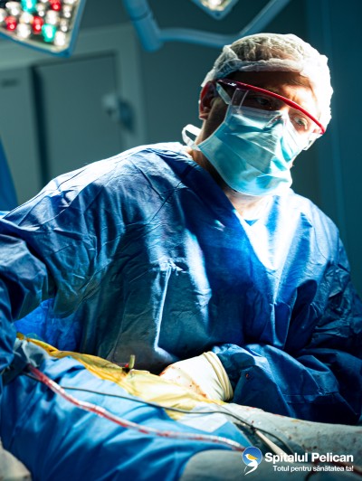 ORTOPEDIE-TRAUMATOLOGIE: Protezare simultană bilaterală a șoldului prin abord direct anterior minim-invaziv, realizată cu succes în cazul unui pacient cu diagnosticul de coxartroză avansată bilaterală