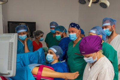 OBSTETRICĂ-GINECOLOGIE: Premieră regională – intervenții de ablație cu aparat de radiofrecvență pentru noduli uterini fibromatoși