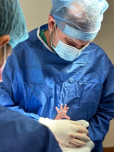 OBSTETRICĂ-GINECOLOGIE - Pacientă operată de 2 endometrioame voluminoase în timpul nașterii: „Dr. LUNCAN MIHAI e ca un membru al familiei mele!”