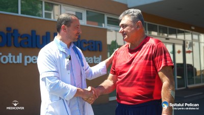 ORTOPEDIE-TRAUMATOLOGIE: Intervenție complexă de protezare de genunchi asistată de robotul ROSA