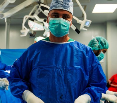 ORTOPEDIE-TRAUMATOLOGIE: artroplastia totală necimentată de genunchi asistată robotic este cea mai performantă opțiune în cazul unei uzuri articulare avansate