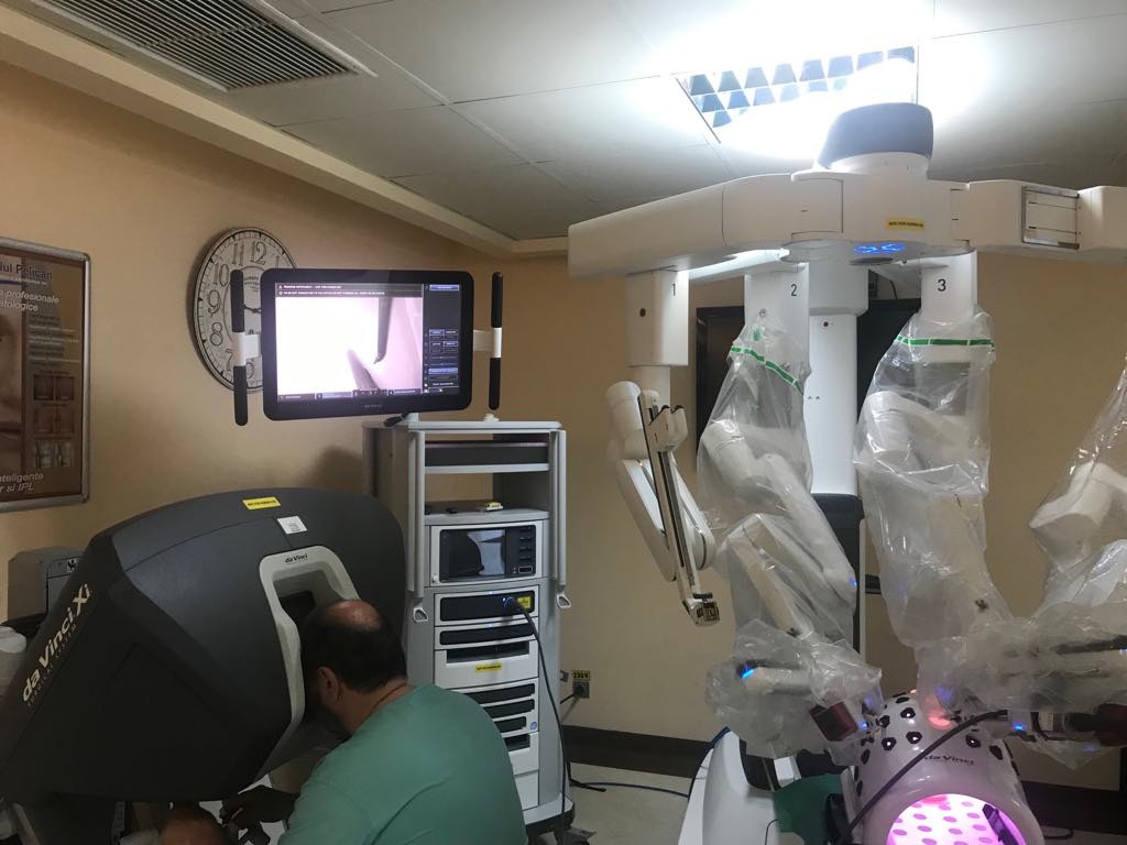Robotul chirurgical da Vinci, la SPITALUL CLINIC PELICAN Oradea