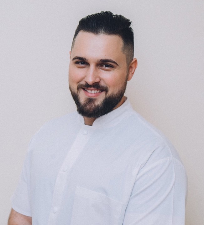 BUN VENIT dr. Andrei Covaci, la Chirurgie plastica si Microchirurgie reconstructiva, la SPITALUL CLINIC PELICAN Oradea