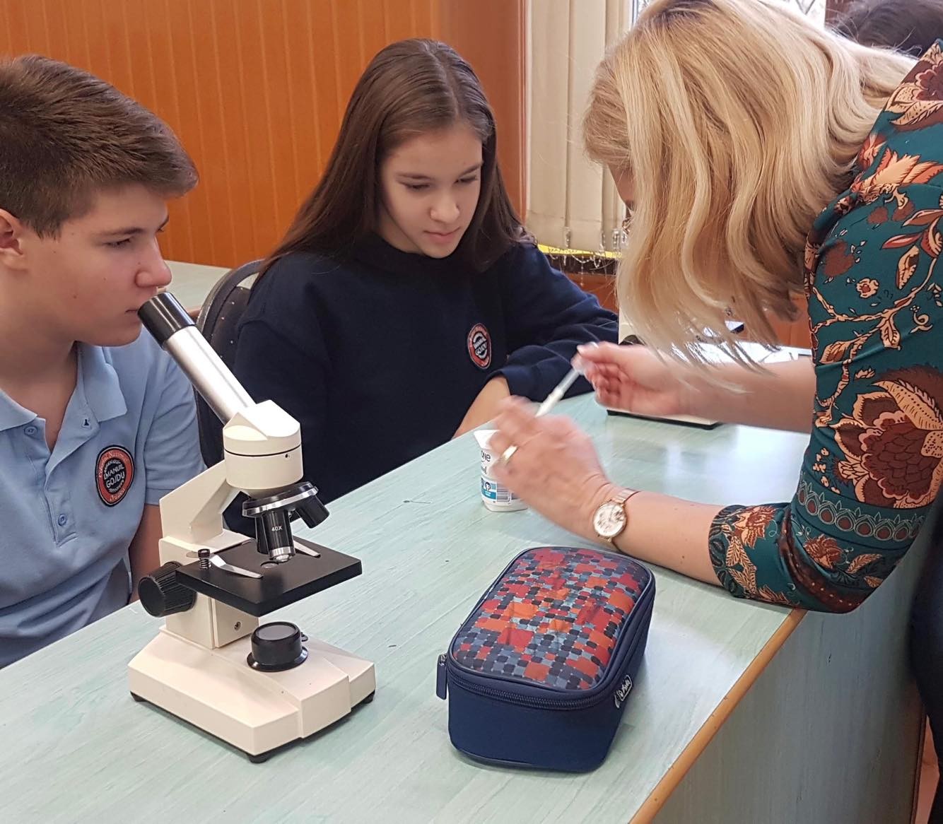 Exercitii demonstrative utile pentru copii de la colegiile Gojdu și Eminescu